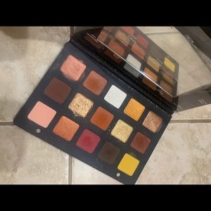 Eyeshadow palette